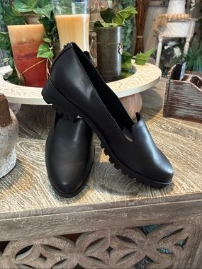 NWOT Easy Spirit Black Slip-On Lug Sole Loafers